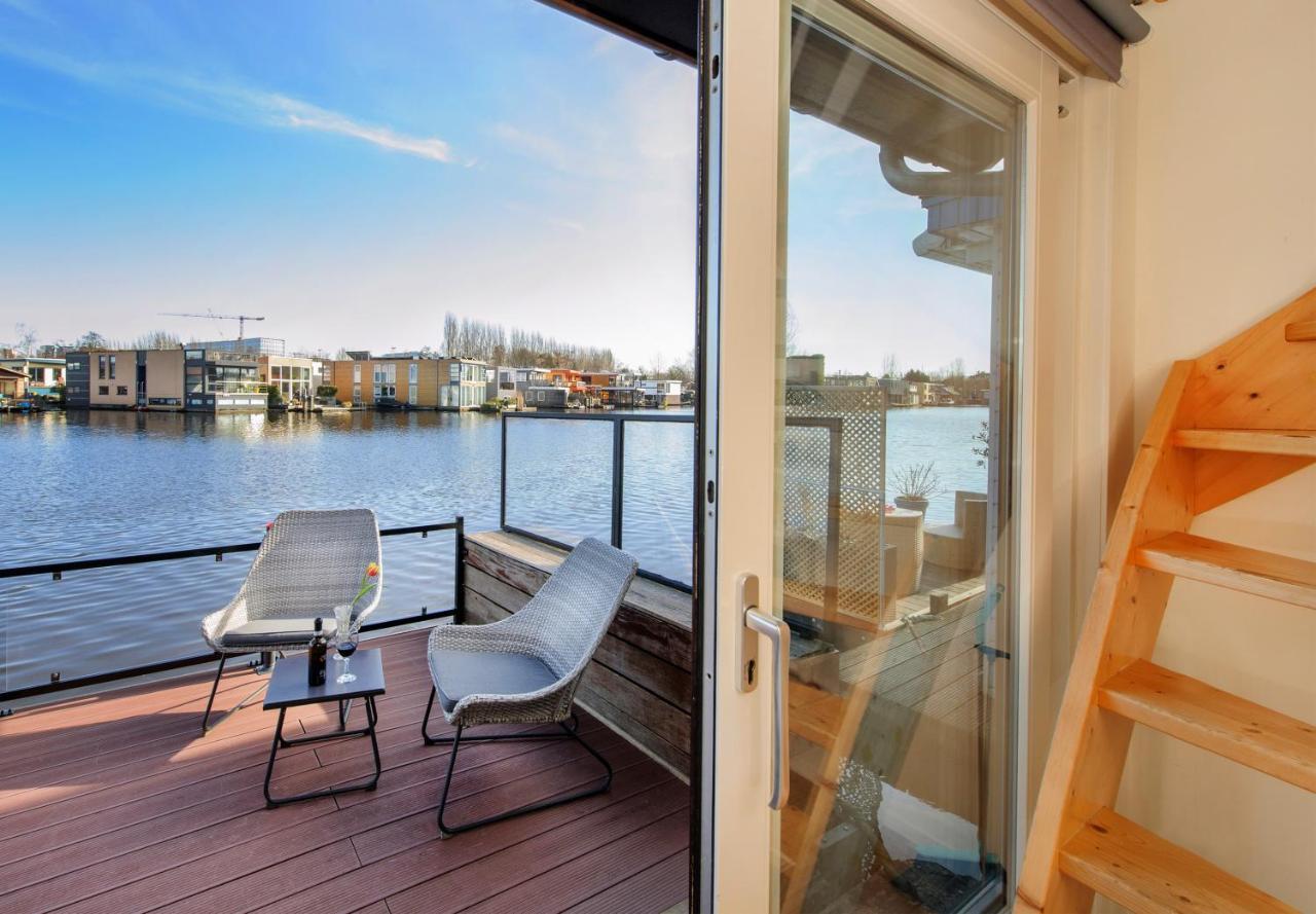 Houseboat Studio With Canalview And Free Bikes Amsterdam Buitenkant foto