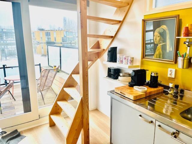 Houseboat Studio With Canalview And Free Bikes Amsterdam Buitenkant foto